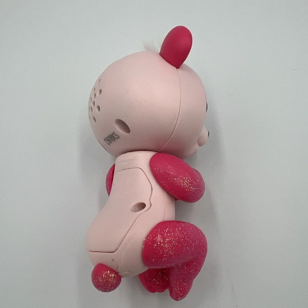 Fingerlings Glitter Panda - Polly Pink - Interactive Collectible Baby Pet